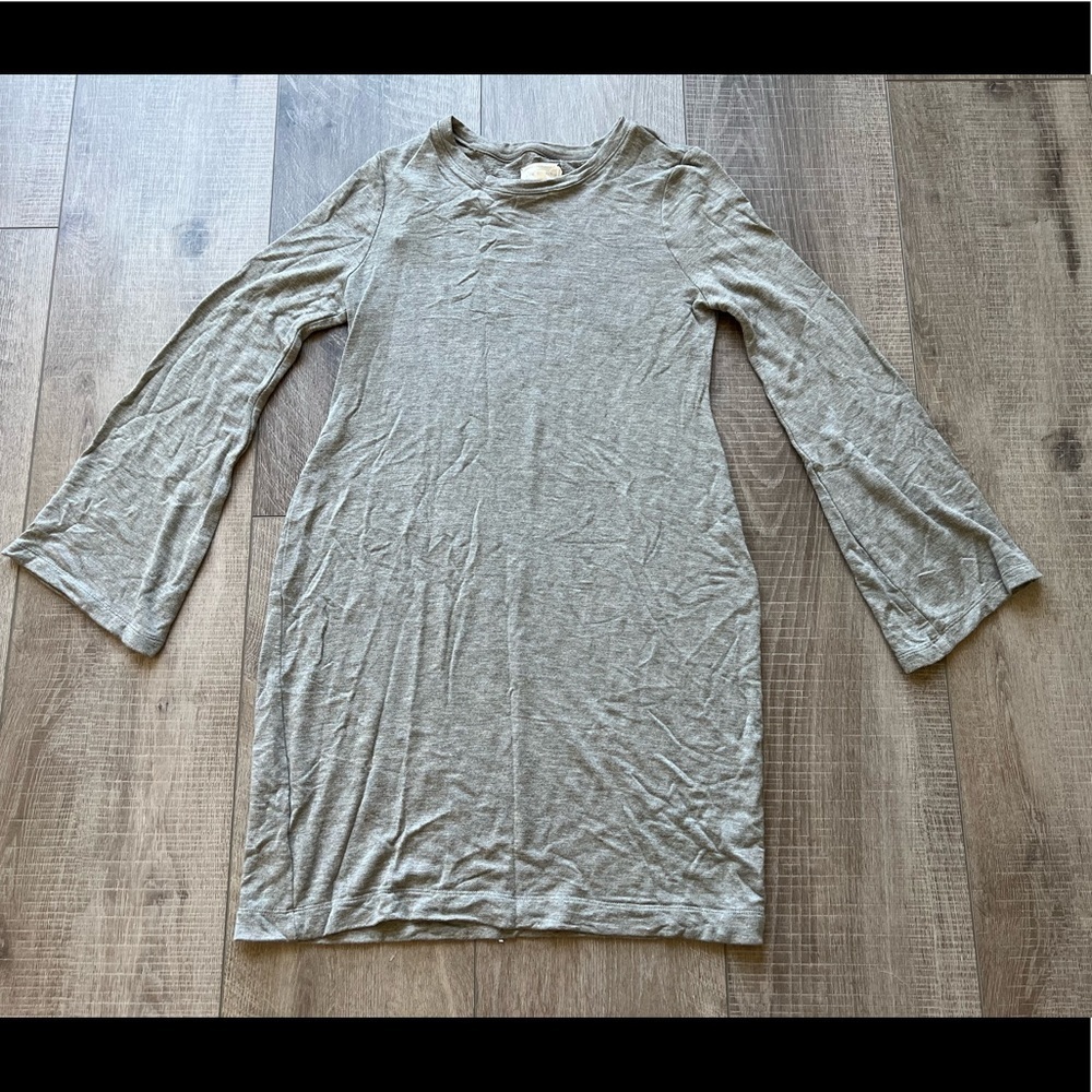 Lou & Grey Bell-Sleeved Dress in Gray Size Medium